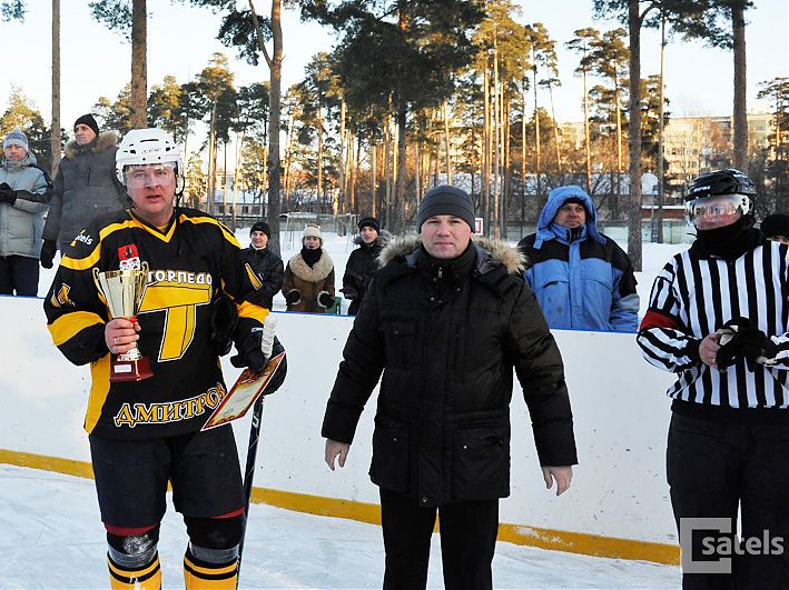 Победа хоккейной команды Дмитрова под знаком "Сателс"